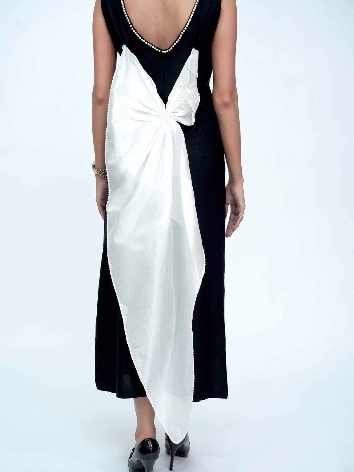 The Deco Pearl Dress official Facebook shoot 2